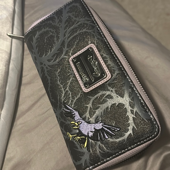 Loungefly Accessories - Slightly used loungefly wallet